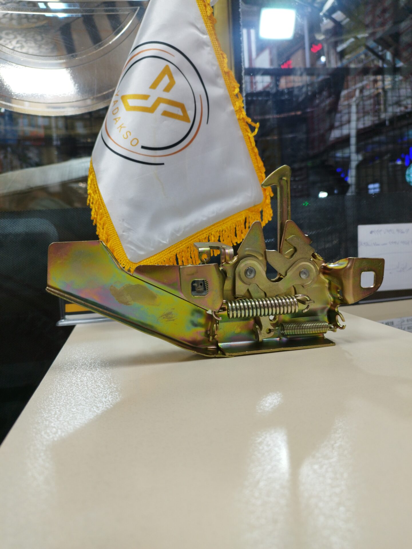 قفل کاپوت پادرا