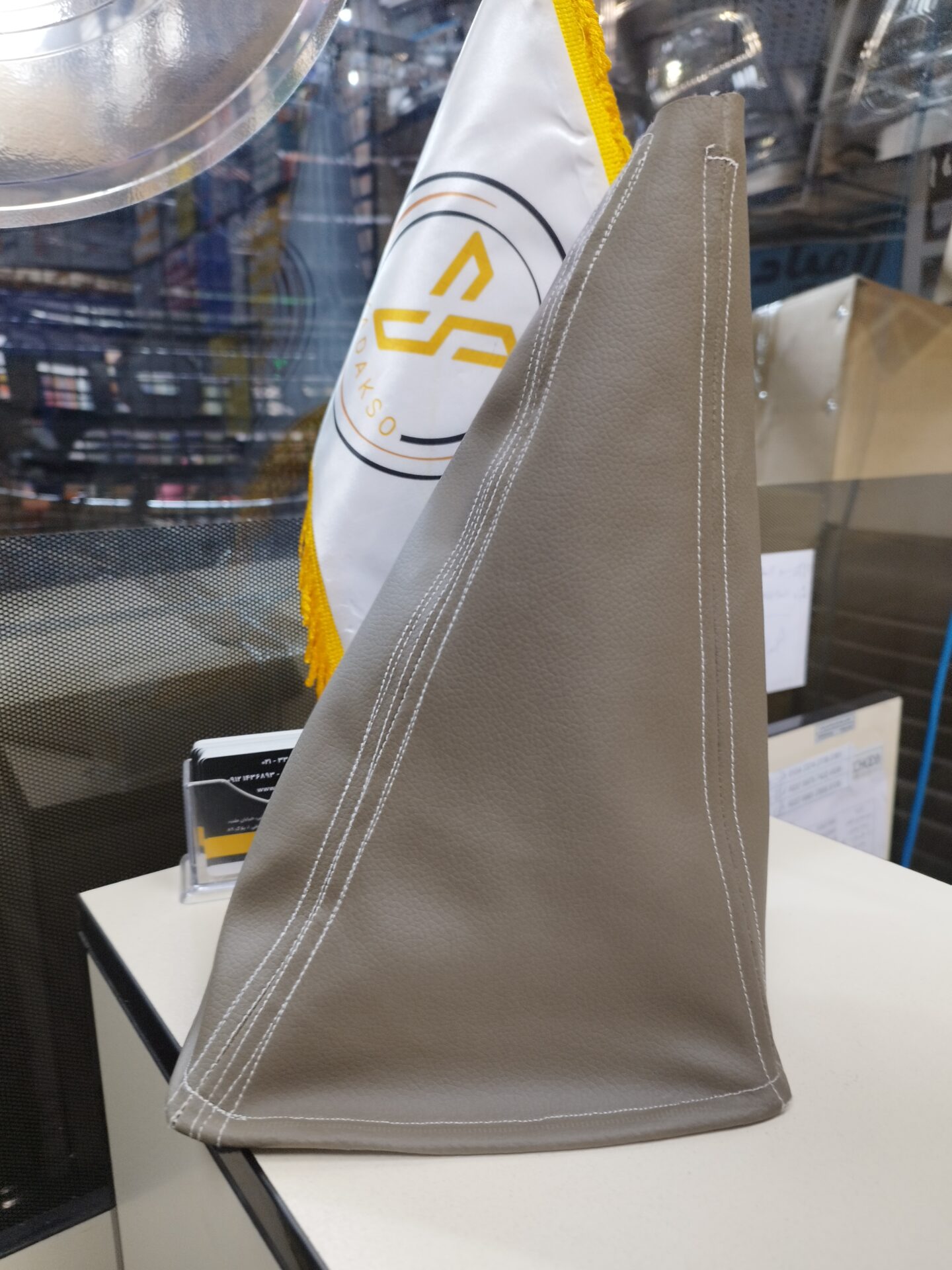 گردگیر دسته دنده شوکا